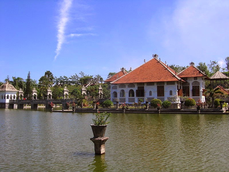 Ilustrasi artikel: Taman Ujung or Sukasada Park