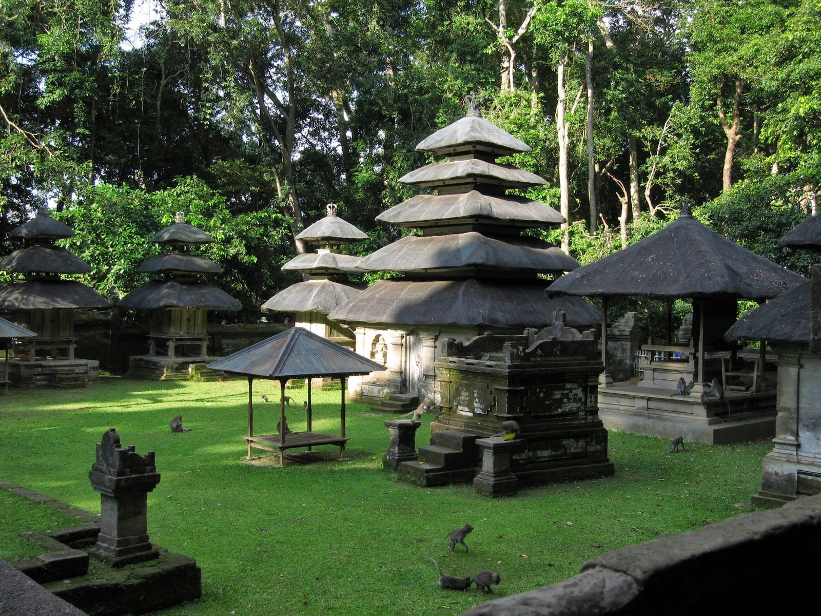 Ilustrasi artikel: Pura Alas Kedaton ( Alas kedaton temple )