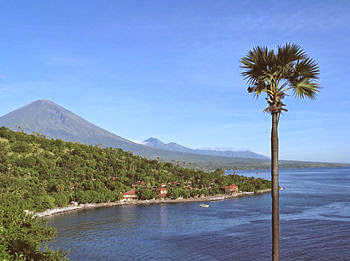 Ilustrasi artikel: Amed is a long coastal strip of fishing villages in East Bali