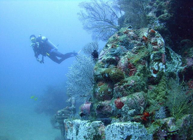 Ilustrasi artikel: Pemuteran Beach and its Phenomenal Underwater Temple