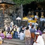 Ilustrasi artikel: Pura Goa Lawah: The Bat Cave Temple of Bali